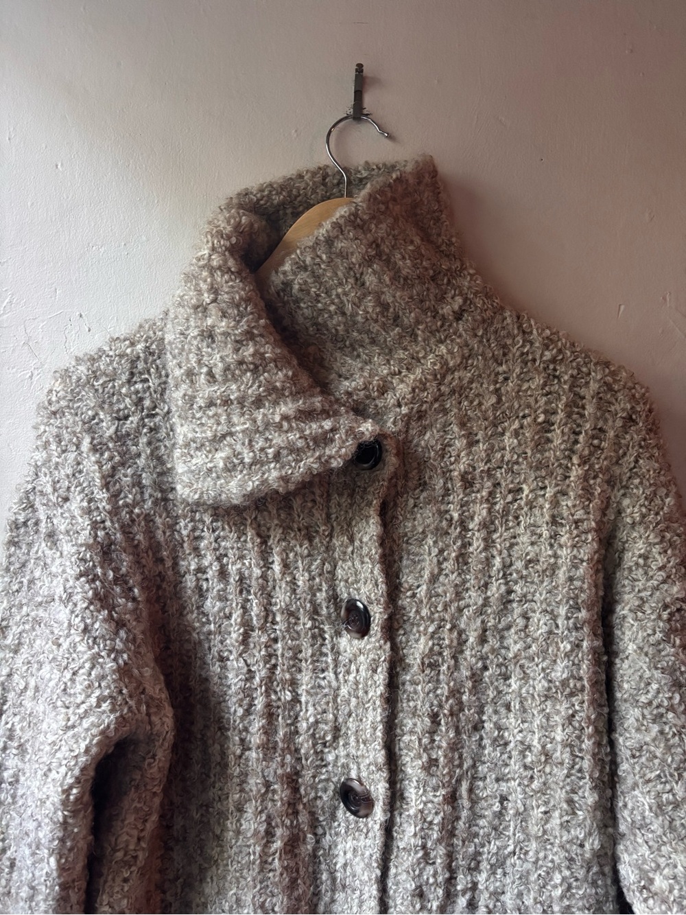 Cozy Vintage Women's Beige 100% Wool Chunky Bouclé Button-Up Cardigan Sweater - Picture 13 of 14